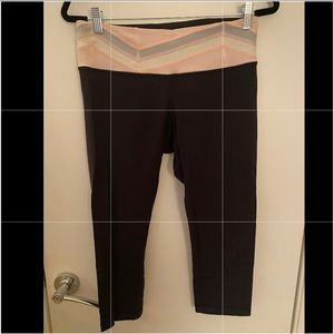 LULULEMON ATHLETICA Cropped Legging